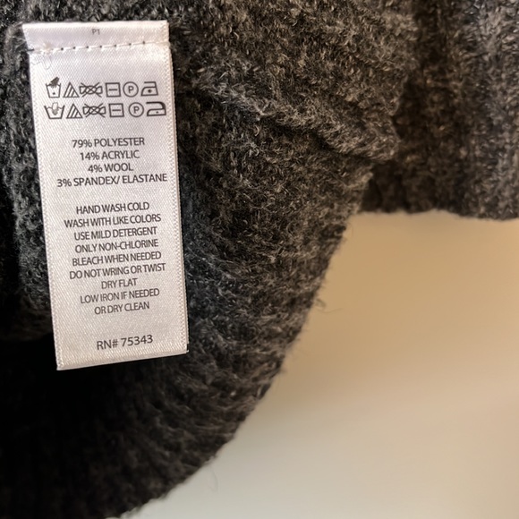 Cozy oversized grey zip-up Tahari cardigan - Picture 5 of 5